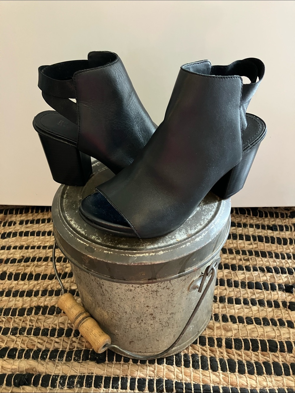 Kenneth Cole Black Open-Toe Block Heel Sandals